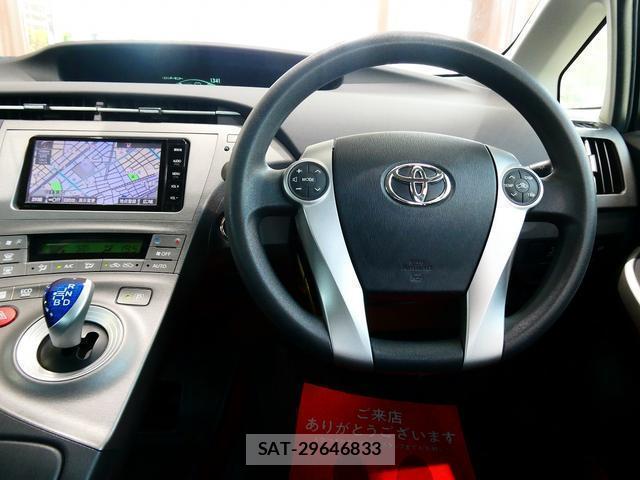 Toyota PRIUS 2015-08 8753953-2