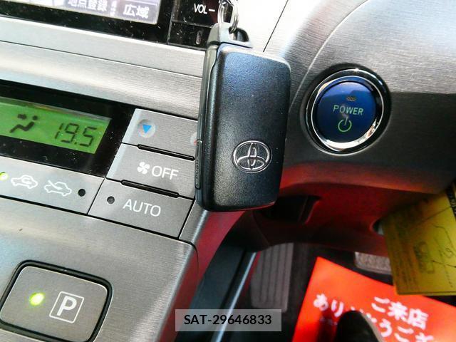 Toyota PRIUS 2015-08 8753953-5