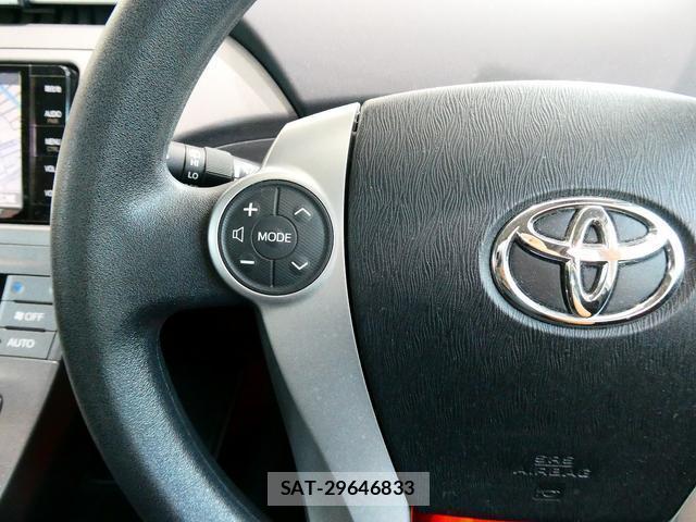Toyota PRIUS 2015-08 8753953-6