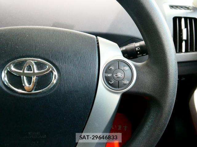 Toyota PRIUS 2015-08 8753953-7