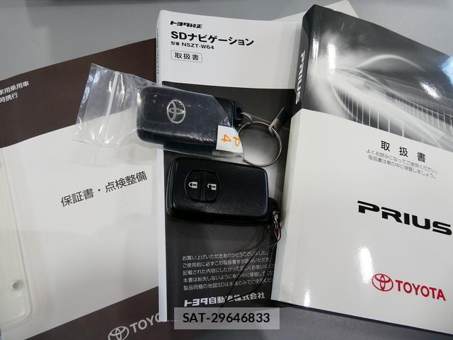 Toyota PRIUS 2015-08 8753953-9