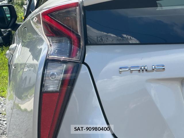 Toyota PRIUS 2018-04 8754019-1