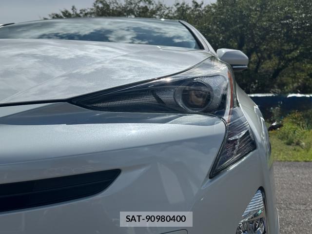 Toyota PRIUS 2018-04 8754019-11