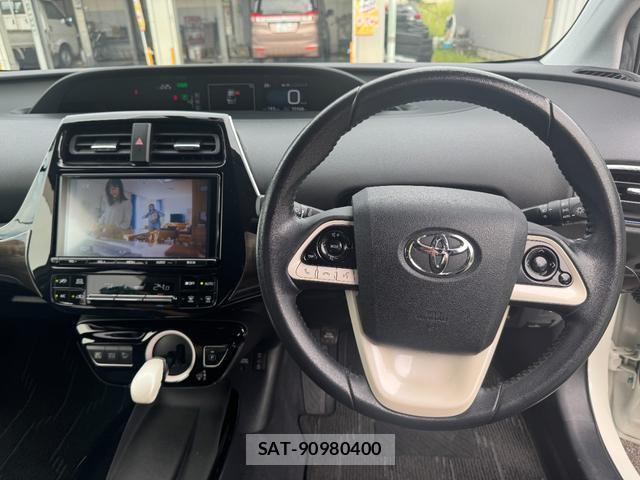 Toyota PRIUS 2018-04 8754019-13