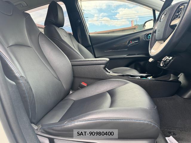 Toyota PRIUS 2018-04 8754019-14