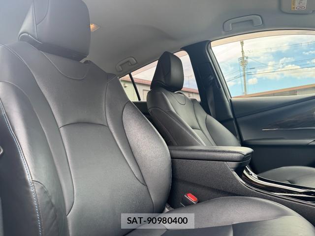 Toyota PRIUS 2018-04 8754019-15