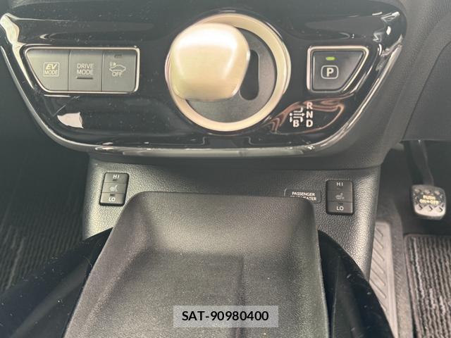 Toyota PRIUS 2018-04 8754019-17