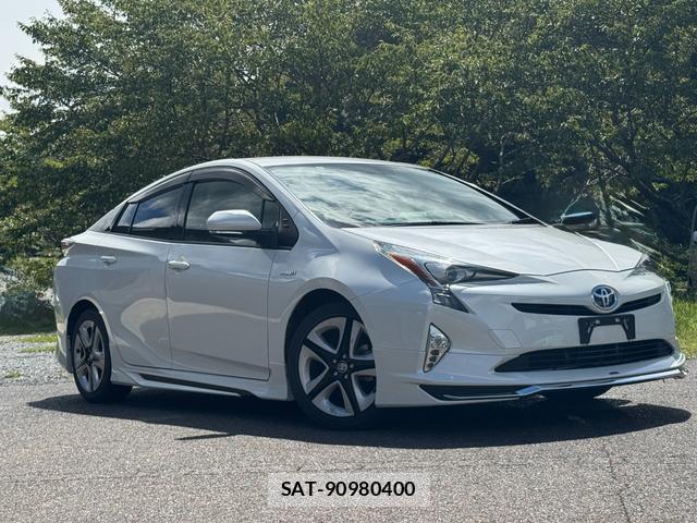Toyota PRIUS 2018-04 8754019-5