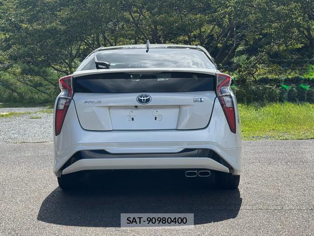 Toyota PRIUS 2018-04 8754019-9