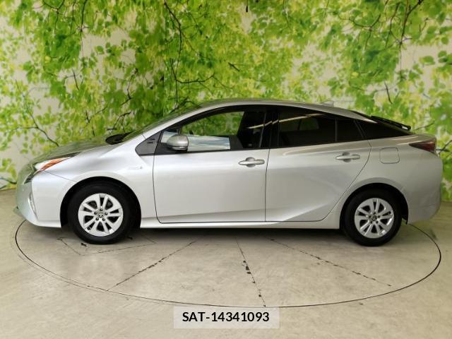Toyota PRIUS 2016-10 8754047-1