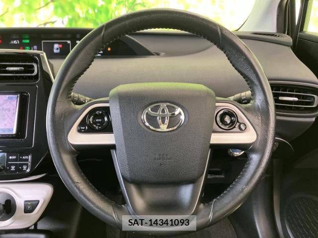 Toyota PRIUS 2016-10 8754047-13