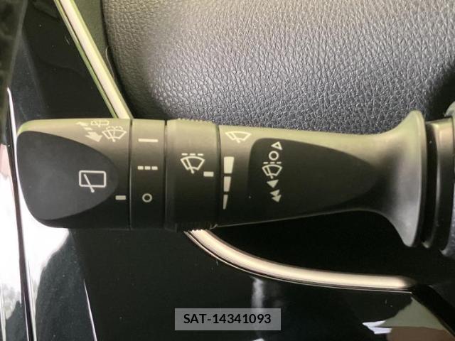 Toyota PRIUS 2016-10 8754047-14