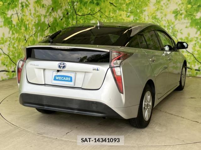 Toyota PRIUS 2016-10 8754047-2