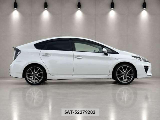 Toyota PRIUS 2013-04 8754064-1