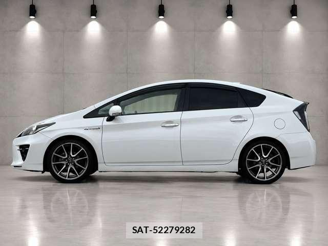 Toyota PRIUS 2013-04 8754064-2
