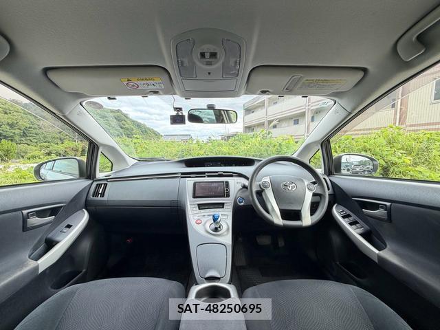 Toyota PRIUS 2012-10 8754141-1