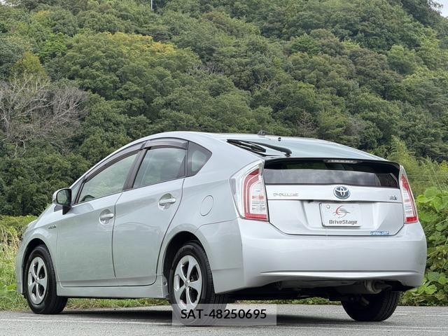 Toyota PRIUS 2012-10 8754141-12