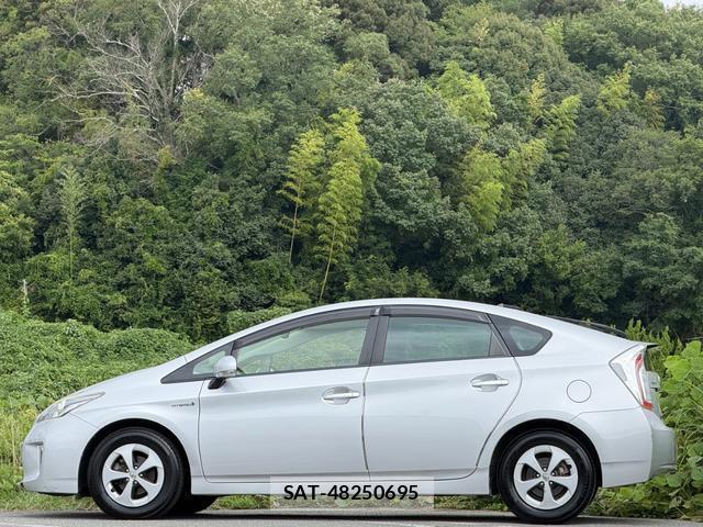 Toyota PRIUS 2012-10 8754141-16