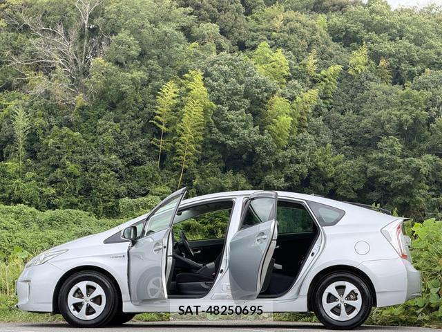 Toyota PRIUS 2012-10 8754141-17