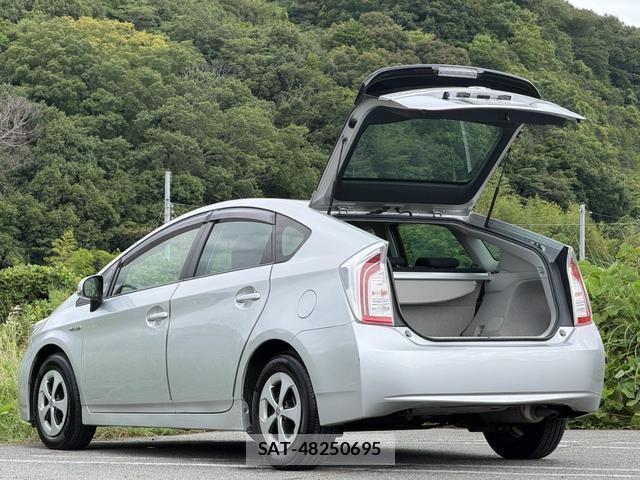 Toyota PRIUS 2012-10 8754141-18