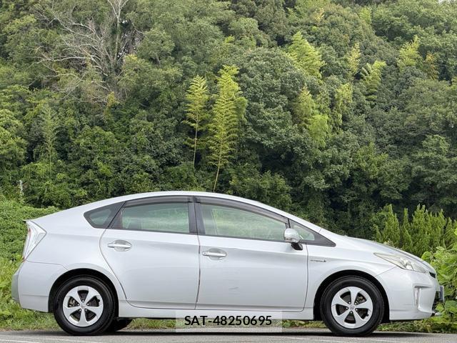 Toyota PRIUS 2012-10 8754141-19