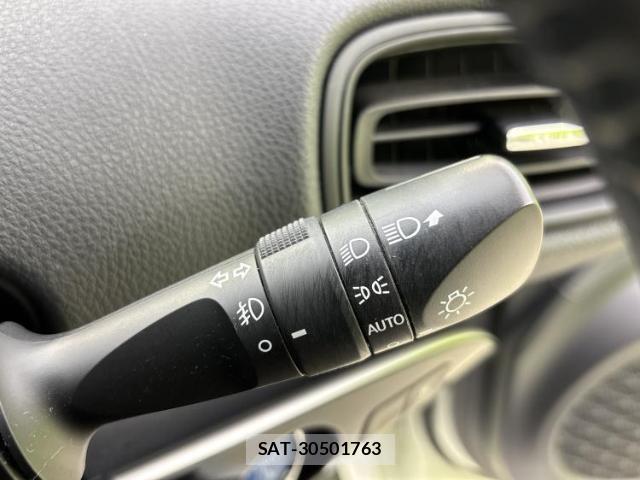 Toyota PRIUS 2019-08 8754389-14
