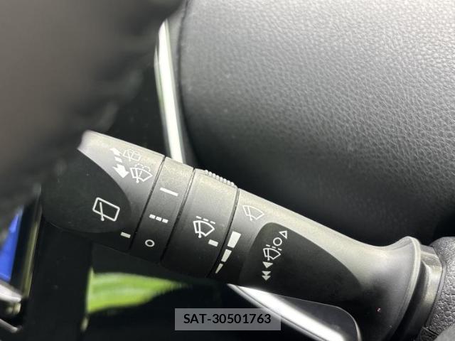 Toyota PRIUS 2019-08 8754389-15