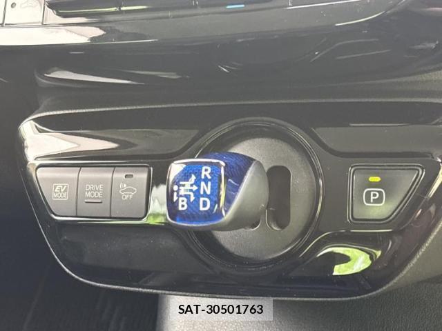 Toyota PRIUS 2019-08 8754389-16