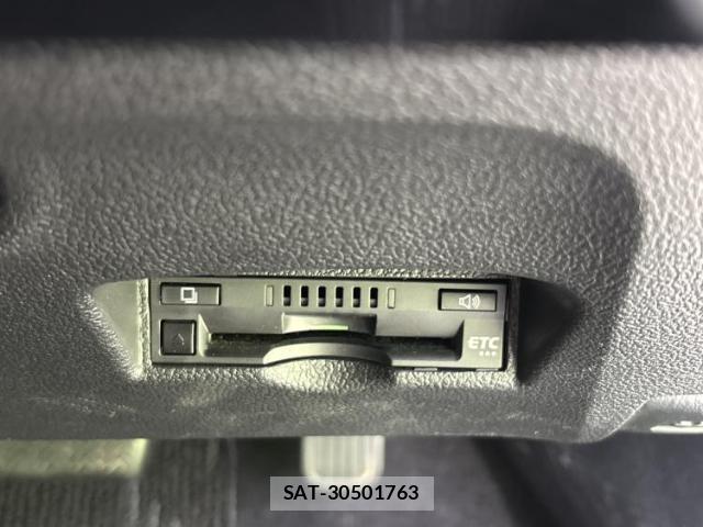 Toyota PRIUS 2019-08 8754389-17