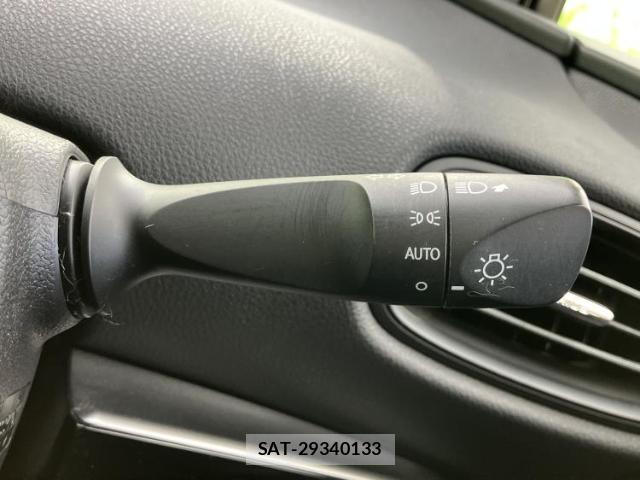 Toyota PRIUS 2017-02 8754394-15