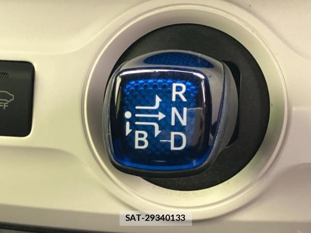 Toyota PRIUS 2017-02 8754394-17