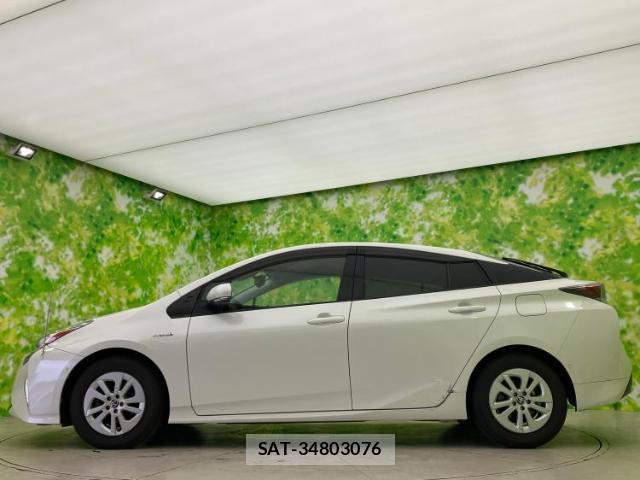 Toyota PRIUS 2017-08 8754431-1