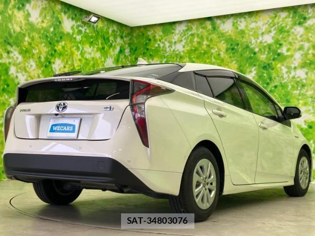 Toyota PRIUS 2017-08 8754431-2