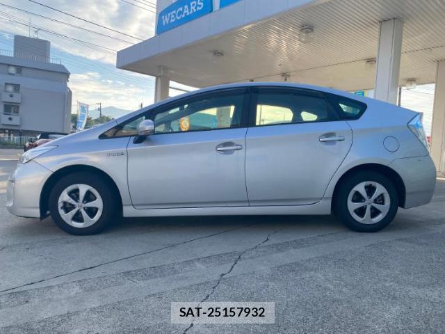 Toyota PRIUS 2015-09 8754494-1