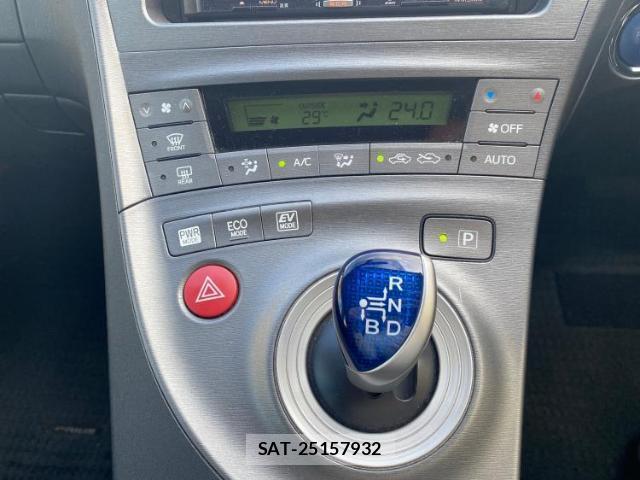 Toyota PRIUS 2015-09 8754494-11