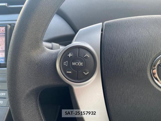 Toyota PRIUS 2015-09 8754494-14