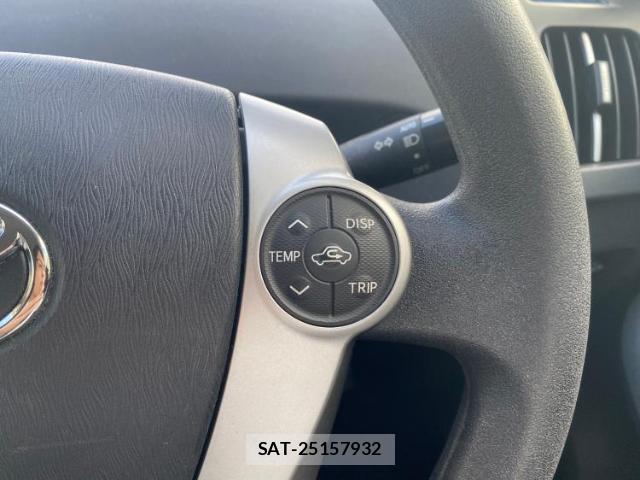 Toyota PRIUS 2015-09 8754494-15