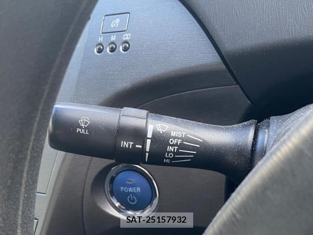 Toyota PRIUS 2015-09 8754494-16