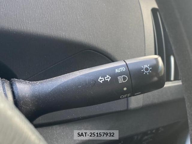 Toyota PRIUS 2015-09 8754494-17
