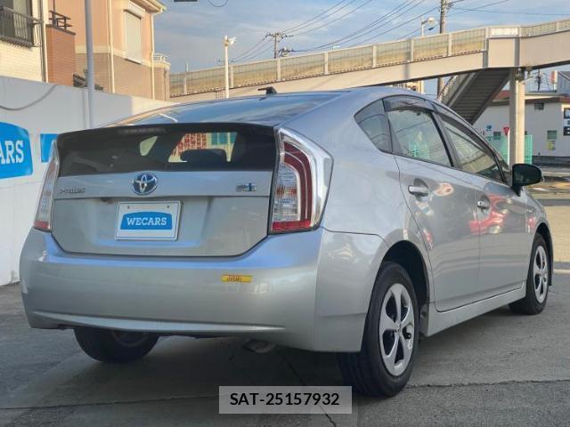 Toyota PRIUS 2015-09 8754494-2