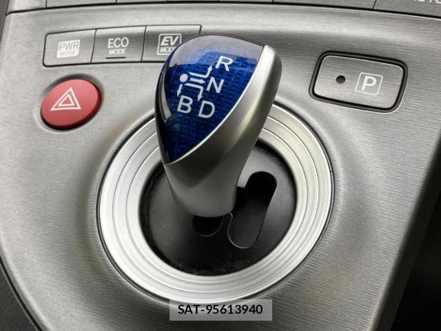 Toyota PRIUS 2013-07 8754520-17