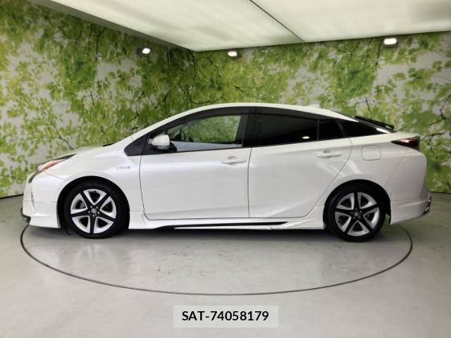 Toyota PRIUS 2018-03 8754561-1