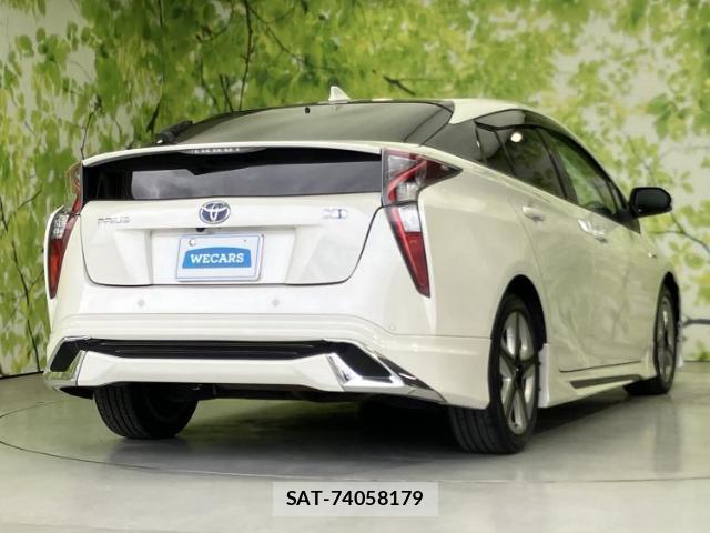 Toyota PRIUS 2018-03 8754561-2
