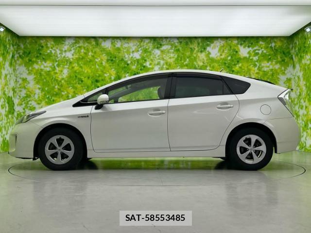 Toyota PRIUS 2012-03 8754598-1