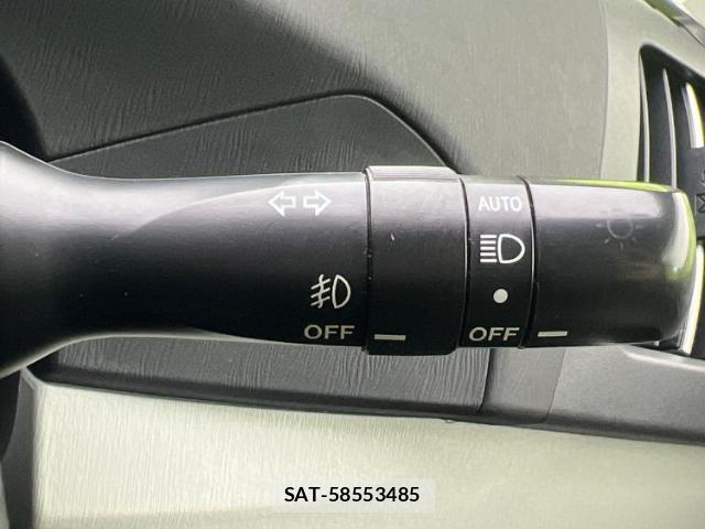 Toyota PRIUS 2012-03 8754598-14
