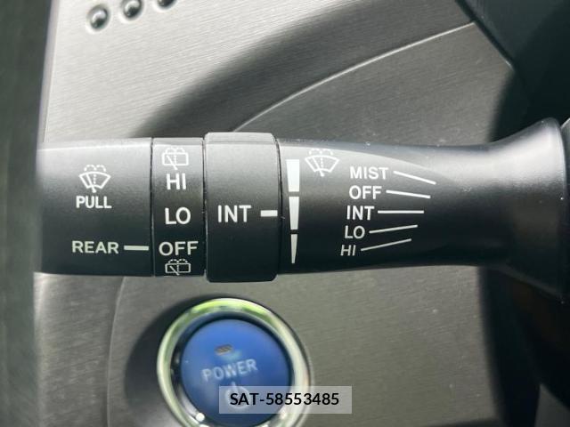 Toyota PRIUS 2012-03 8754598-15