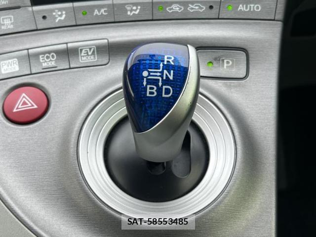 Toyota PRIUS 2012-03 8754598-16