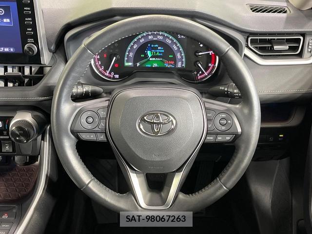 Toyota RAV4 2021-04 8752299-11