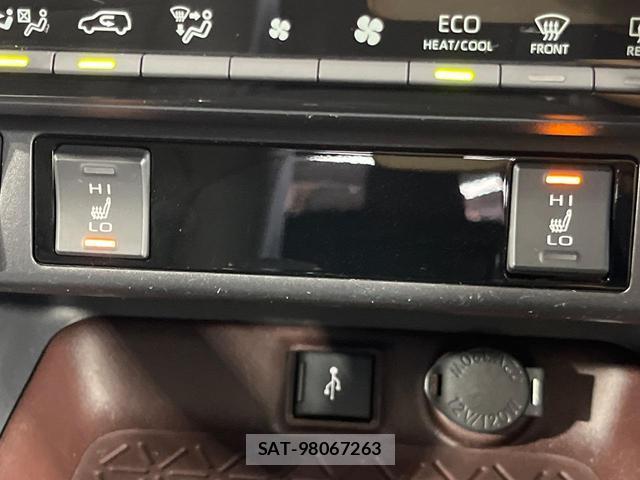 Toyota RAV4 2021-04 8752299-6