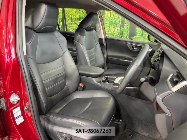 Toyota RAV4 2021-04 8752299-8